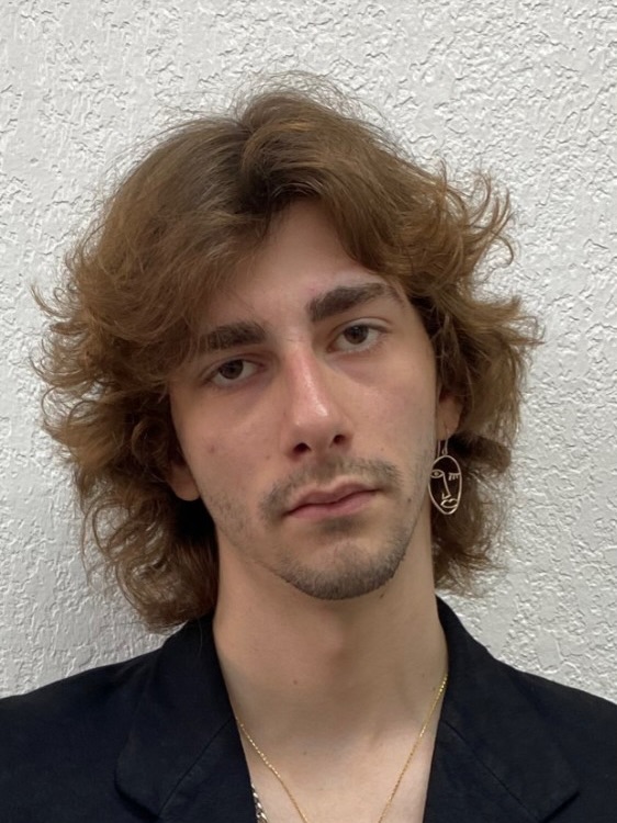 Corte tendencia a tijera + arreglo de barba, antes